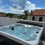 Willa La Terza Milohnici